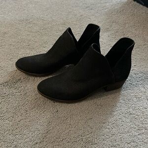 Lucky Brand size 7 ankle boot.